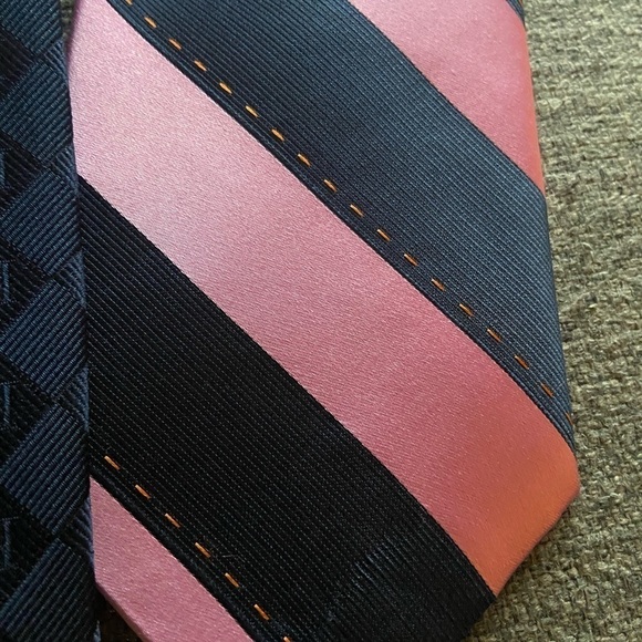 Hilfiger tie blue and pink 100% silk J5 - Picture 2 of 8